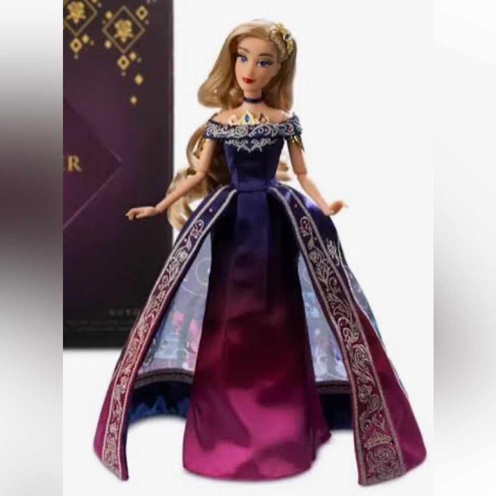 NIB Disney Designer Collection Aurora Sleeping Beauty limited edition doll